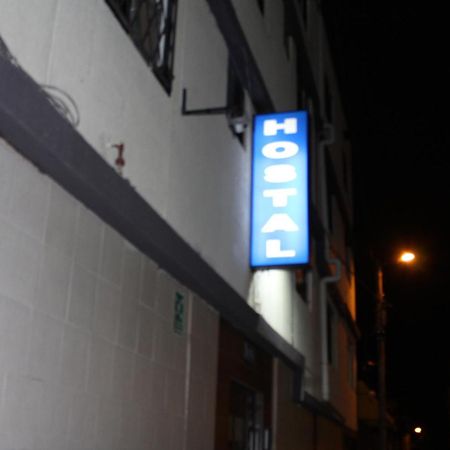 Julius Hostal, Desde Las 14 Horas Hasta 12 Del Mediodia Quito Kültér fotó